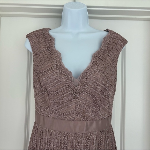 Adrianna Papell Sequence Dress Size 6 - Picture 3 of 7